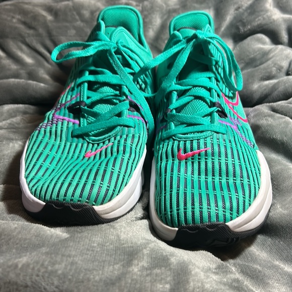 Men’s Nike Lebron Emerald Witness VI Basketball Shoe, Sz 13, Model CZ4052-300 - Picture 5 of 8